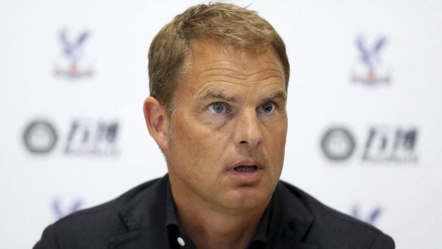 Trenérem fotbalistů Crystal Palace bude Frank de Boer. Trenérem fotbalistů Crystal Palace bude Frank de Boer.