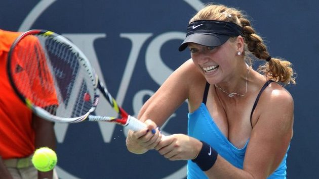 Petra Kvitová během zápasu s Číňankou Pcheng Šuaj na turnaji v Cincinnati. Petra Kvitová během zápasu s Číňankou Pcheng Šuaj na turnaji v Cincinnati.