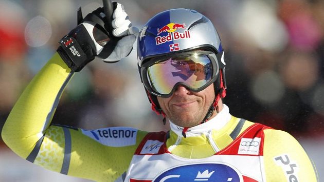Aksel Lund Svindal, norský držitel malého glóbu za celkové vítězství ve Světovém poháru ve sjezdu. Aksel Lund Svindal, norský držitel malého glóbu za celkové vítězství ve Světovém poháru ve sjezdu.