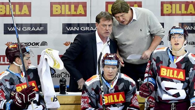 Trenéři Sparty Radim Rulík (vlevo) a František Výborný. Trenéři Sparty Radim Rulík (vlevo) a František Výborný.