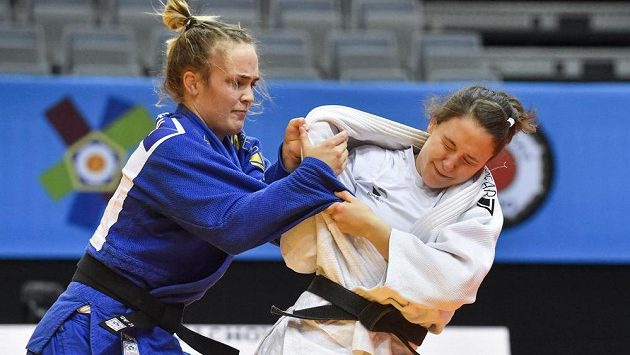 Česká judistka Renata Zachová (vpravo) v souboji s Laerke Olsenovou z Dánska na ME v Praze. Česká judistka Renata Zachová (vpravo) v souboji s Laerke Olsenovou z Dánska na ME v Praze.