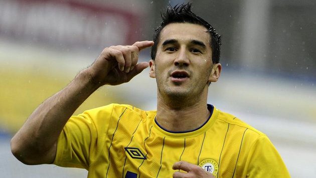 Teplický Aidin Mahmutovič, střelec druhé a třetí branky proti Jihlavě. Teplický Aidin Mahmutovič, střelec druhé a třetí branky proti Jihlavě.