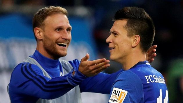 Benedikt Höwedes (vlevo) slaví gól se svým dnes již bývalým spoluhráčem ze Schalke Jevgenem Konopljankou. Benedikt Höwedes (vlevo) slaví gól se svým dnes již bývalým spoluhráčem ze Schalke Jevgenem Konopljankou.