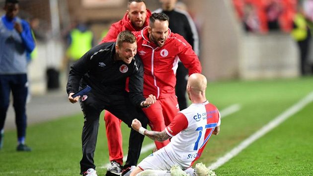 Miroslav Stoch (17) ze Slavie se raduje z gólu proti Mladé Boleslavi. Miroslav Stoch (17) ze Slavie se raduje z gólu proti Mladé Boleslavi.