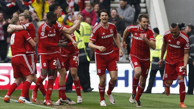 Fotbalisté Middlesbrough se radují z branky. Fotbalisté Middlesbrough se radují z branky.