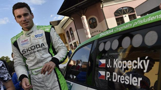 Jan Kopecký s vozem Škoda Fabia R5 v Hustopečích. Jan Kopecký s vozem Škoda Fabia R5 v Hustopečích.