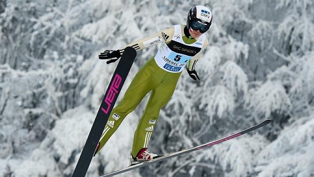 Česká skokanka na lyžích Michaela Doleželová při závodu družstev na MSJ v Liberci. Česká skokanka na lyžích Michaela Doleželová při závodu družstev na MSJ v Liberci.