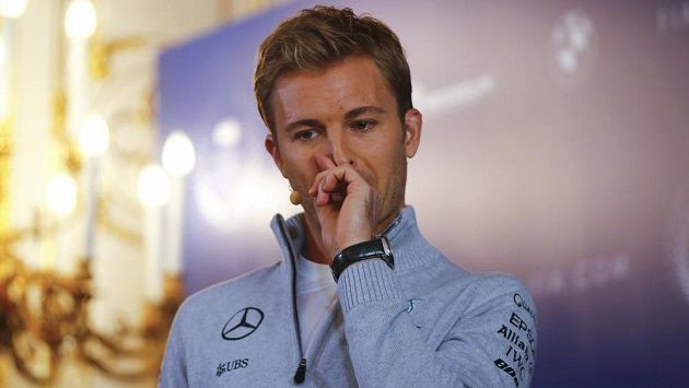 Zamyšlený Nico Rosberg končí ve Formuli 1. Zamyšlený Nico Rosberg končí ve Formuli 1.