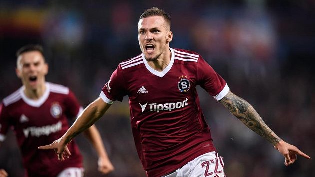 Sparťan Lukáš Haraslín oslavuje svůj gól v derby se Slavií. Sparťan Lukáš Haraslín oslavuje svůj gól v derby se Slavií.