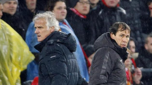Trenér Feyenoordu Rotterdam Fred Rutten (vlevo) a kouč AS Řím Rudi Garcia. Trenér Feyenoordu Rotterdam Fred Rutten (vlevo) a kouč AS Řím Rudi Garcia.