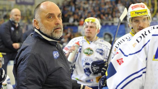 Trenér Komety Vladimír Kýhos během třetího semifinálového zápasu play off extraligy s Litvínovem. Trenér Komety Vladimír Kýhos během třetího semifinálového zápasu play off extraligy s Litvínovem.