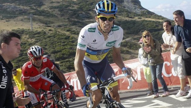 Španělský cyklista Alberto Contador z týmu Saxo Bank se dostal do čela Vuelty. Španělský cyklista Alberto Contador z týmu Saxo Bank se dostal do čela Vuelty.