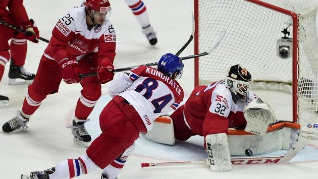 Tomáš Kundrátek dánského brankáře Sebastiana Dahma nepřekonal. Tomáš Kundrátek dánského brankáře Sebastiana Dahma nepřekonal.