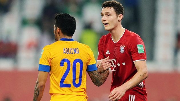 Obránce Bayernu Benjamin Pavard (vpravo) ve finále MS klubů s Javierem Aquinem z týmu Tigres. Obránce Bayernu Benjamin Pavard (vpravo) ve finále MS klubů s Javierem Aquinem z týmu Tigres.