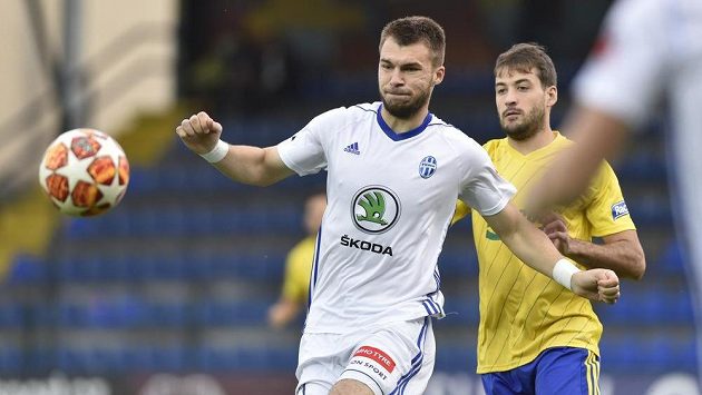 Nikolaj Komličenko z Mladé Boleslavi (vlevo) otevřel ve Zlíně skóre. Nikolaj Komličenko z Mladé Boleslavi (vlevo) otevřel ve Zlíně skóre.