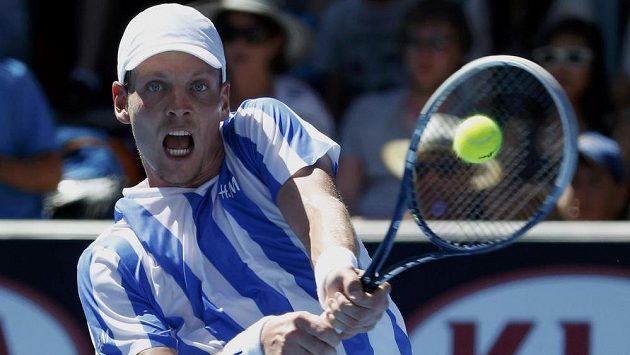 Tomáš Berdych v utkání prvního kola Australian Open proti Kazachu Aleksandru Nedovjesovi. Tomáš Berdych v utkání prvního kola Australian Open proti Kazachu Aleksandru Nedovjesovi.