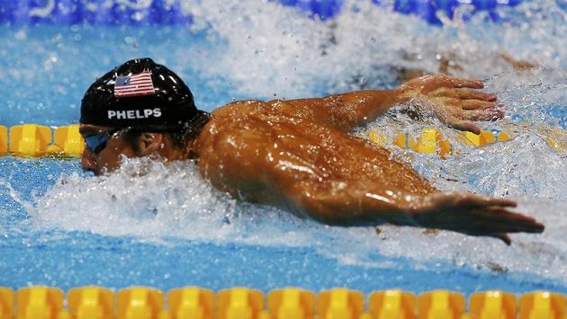 Michael Phelps ve svém posledním závodu kariéry pomohl Američanům ke zlatu v polohovce na 4x100 metrů. Michael Phelps ve svém posledním závodu kariéry pomohl Američanům ke zlatu v polohovce na 4x100 metrů.