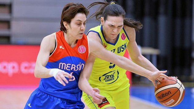 Zleva Gokce Doganová z Mersinu a Sonja Petrovičová z USK. Zleva Gokce Doganová z Mersinu a Sonja Petrovičová z USK.