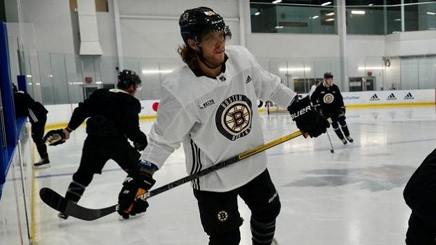 David Pastrňák na tréninku hokejistů Bostonu. David Pastrňák na tréninku hokejistů Bostonu.