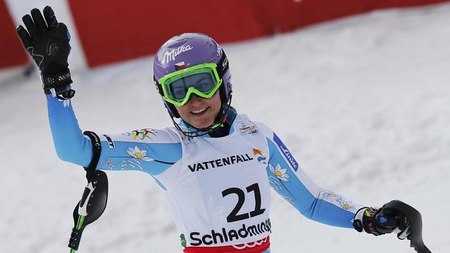 Šárka Záhrobská po dojetí do cíle ve druhém kole slalomu MS ve Schladmingu. Šárka Záhrobská po dojetí do cíle ve druhém kole slalomu MS ve Schladmingu.