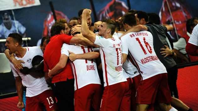 Radost fotbalistů Lipska po gólu proti Dortmundu. Radost fotbalistů Lipska po gólu proti Dortmundu.