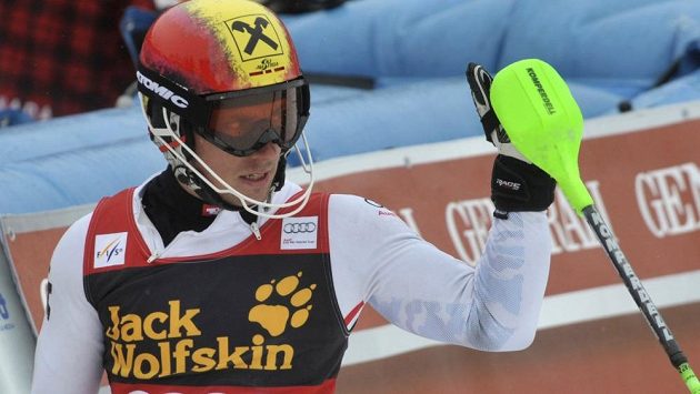Rakušan Marcel Hirscher obhájil velký glóbus pro celkového vítěze SP ve sjezdovém lyžování. Rakušan Marcel Hirscher obhájil velký glóbus pro celkového vítěze SP ve sjezdovém lyžování.