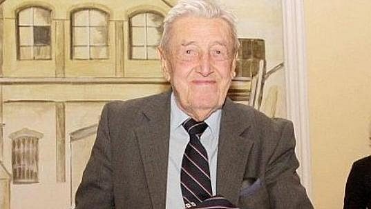 Ve 92 letech zemřel Aleš Hrabě, který se výraznou měrou podílel na rozvoji baseballu a softbalu v Česku. Ve 92 letech zemřel Aleš Hrabě, který se výraznou měrou podílel na rozvoji baseballu a softbalu v Česku.