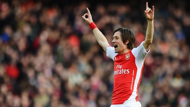 Tomáš Rosický bude svým spoluhráčům fandit alespoň na dálku. Tomáš Rosický bude svým spoluhráčům fandit alespoň na dálku.