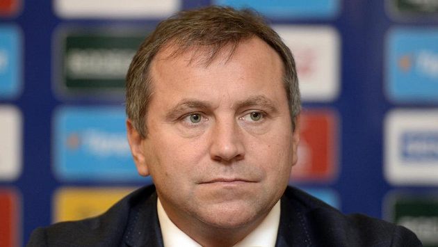 Ředitel Tipsport extraligy ledního hokeje Josef Řezníček vystoupil na tiskové konferenci k zahájení nového ročníku hokejové extraligy. Ředitel Tipsport extraligy ledního hokeje Josef Řezníček vystoupil na tiskové konferenci k zahájení nového ročníku hokejové extraligy.