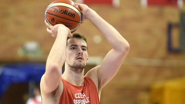 Český basketbalista Ondřej Balvín na archivním snímku. Český basketbalista Ondřej Balvín na archivním snímku.