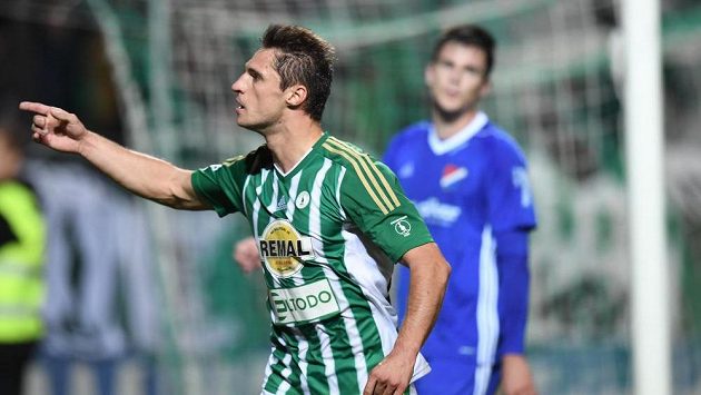 Útočník Bohemians Jevgenij Kabajev se raduje z vyrovnávacího gólu proti Baníku. Útočník Bohemians Jevgenij Kabajev se raduje z vyrovnávacího gólu proti Baníku.