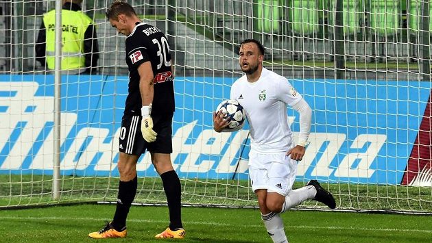 Lukáš Budinský z Karviné se raduje poté, co dal gól z penalty (ilustrační foto) Lukáš Budinský z Karviné se raduje poté, co dal gól z penalty (ilustrační foto)