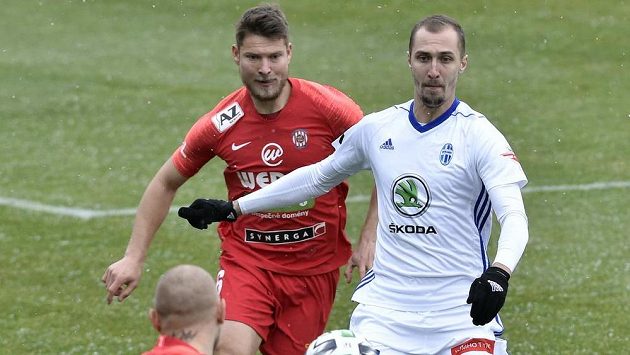 Zleva Pavel Dreksa z Brna a Jiří Klíma z Mladé Boleslavi. Zleva Pavel Dreksa z Brna a Jiří Klíma z Mladé Boleslavi.