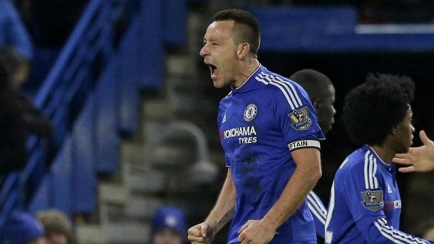 Kapitán Chelsea John Terry se raduje z vyrovnávacího gólu v Evertonu. Kapitán Chelsea John Terry se raduje z vyrovnávacího gólu v Evertonu.