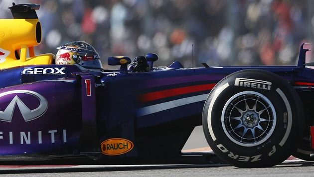 Sebastian Vettel na trati v Austinu. Sebastian Vettel na trati v Austinu.