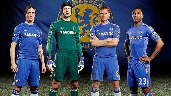Fernando Torres, Petr Čech, Frank Lampard a Daniel Sturridge předvádějí dresy Chelsea pro příští sezónu. Fernando Torres, Petr Čech, Frank Lampard a Daniel Sturridge předvádějí dresy Chelsea pro příští sezónu.