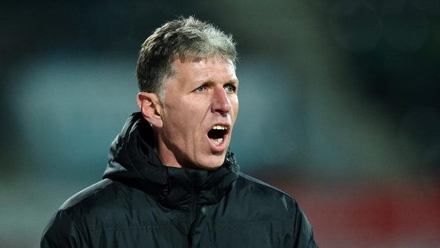 Jablonecký trenér Jaroslav Šilhavý během utkání 11. kola Synot ligy s Duklou. Jablonecký trenér Jaroslav Šilhavý během utkání 11. kola Synot ligy s Duklou.