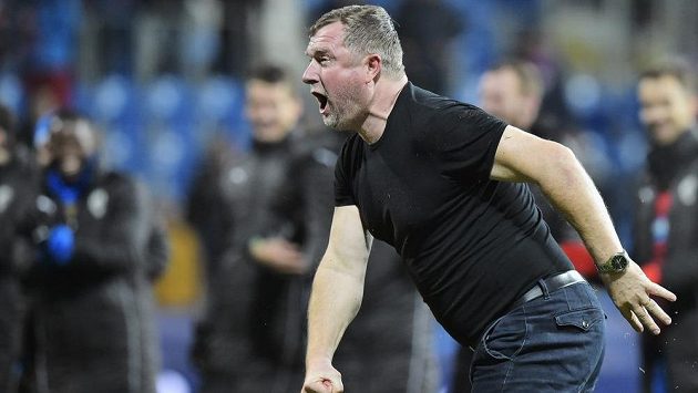 Trenér Plzně Pavel Vrba slaví vítězství svých svěřenců nad AS Řím. Trenér Plzně Pavel Vrba slaví vítězství svých svěřenců nad AS Řím.