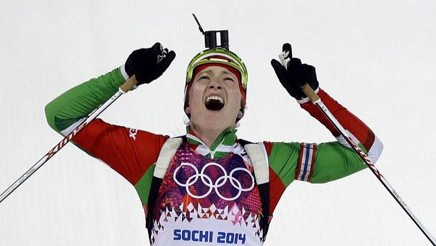 Běloruská biatlonistka Darja Domračevová, už trojnásobná olympijská vítězka ze Soči. Běloruská biatlonistka Darja Domračevová, už trojnásobná olympijská vítězka ze Soči.