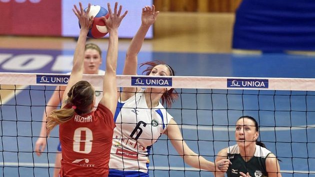 Zleva Gabriela Tomašeková z Prostějova a Klára Vyklická a Markéta Chlumská z Brna. Zleva Gabriela Tomašeková z Prostějova a Klára Vyklická a Markéta Chlumská z Brna.