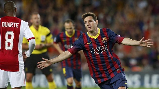 Záložník Barcelony Lionel Messi (vpravo) slaví gól proti Ajaxu Amsterdam. Záložník Barcelony Lionel Messi (vpravo) slaví gól proti Ajaxu Amsterdam.