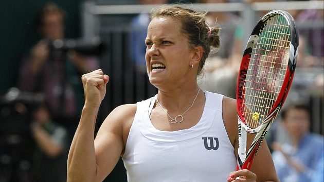 Barbora Záhlavová-Strýcová jásá po úspěšné výměně v zápase s Caroline Wozniackou. Barbora Záhlavová-Strýcová jásá po úspěšné výměně v zápase s Caroline Wozniackou.