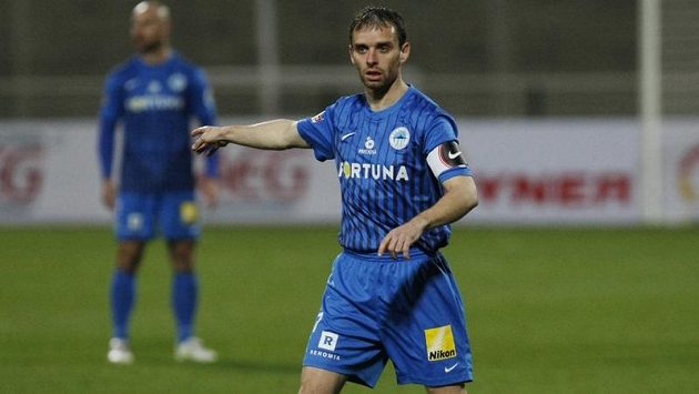 Kapitán Tomáš Janů diriguje liberecký tým při loňském tažení za titulem. Kapitán Tomáš Janů diriguje liberecký tým při loňském tažení za titulem.