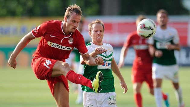 Tomáš Jun (vpravo) v utkání 1. kola Synot ligy. Tomáš Jun (vpravo) v utkání 1. kola Synot ligy.