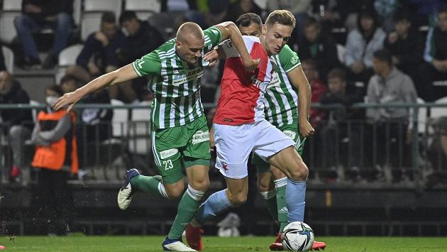 Zleva Daniel Köstl z Bohemians a Jan Kuchta ze Slavie. Zleva Daniel Köstl z Bohemians a Jan Kuchta ze Slavie.