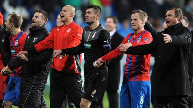 Takhle se Plzeň radovala po vítězství v Lize mistrů nad CSKA Moskva. Teď ruský celek prověří Spartu. Takhle se Plzeň radovala po vítězství v Lize mistrů nad CSKA Moskva. Teď ruský celek prověří Spartu.