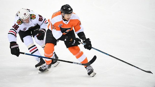 Carsen Twarynski (81) z Philadelphie a Slater Koekkoek z Chicaga. Ilustračí foto. Carsen Twarynski (81) z Philadelphie a Slater Koekkoek z Chicaga. Ilustračí foto.