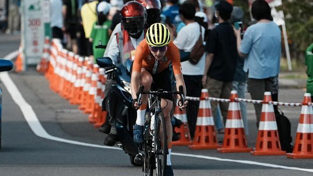 Nizozemka Annemiek van Vleutenová v časovce na olympijských hrách v Tokiu. Nizozemka Annemiek van Vleutenová v časovce na olympijských hrách v Tokiu.