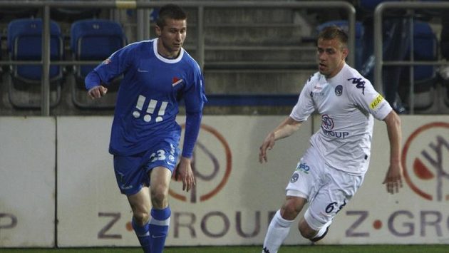 Jan Zawada z Baníku (vlevo) a Petr Reinberk ze Slovácka. Jan Zawada z Baníku (vlevo) a Petr Reinberk ze Slovácka.