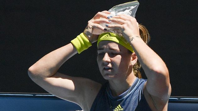 Další senzační obrat předvedla na Australian Open česká tenistka Karolína Muchová. Další senzační obrat předvedla na Australian Open česká tenistka Karolína Muchová.